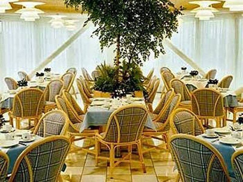 Aparthotel Living 3*