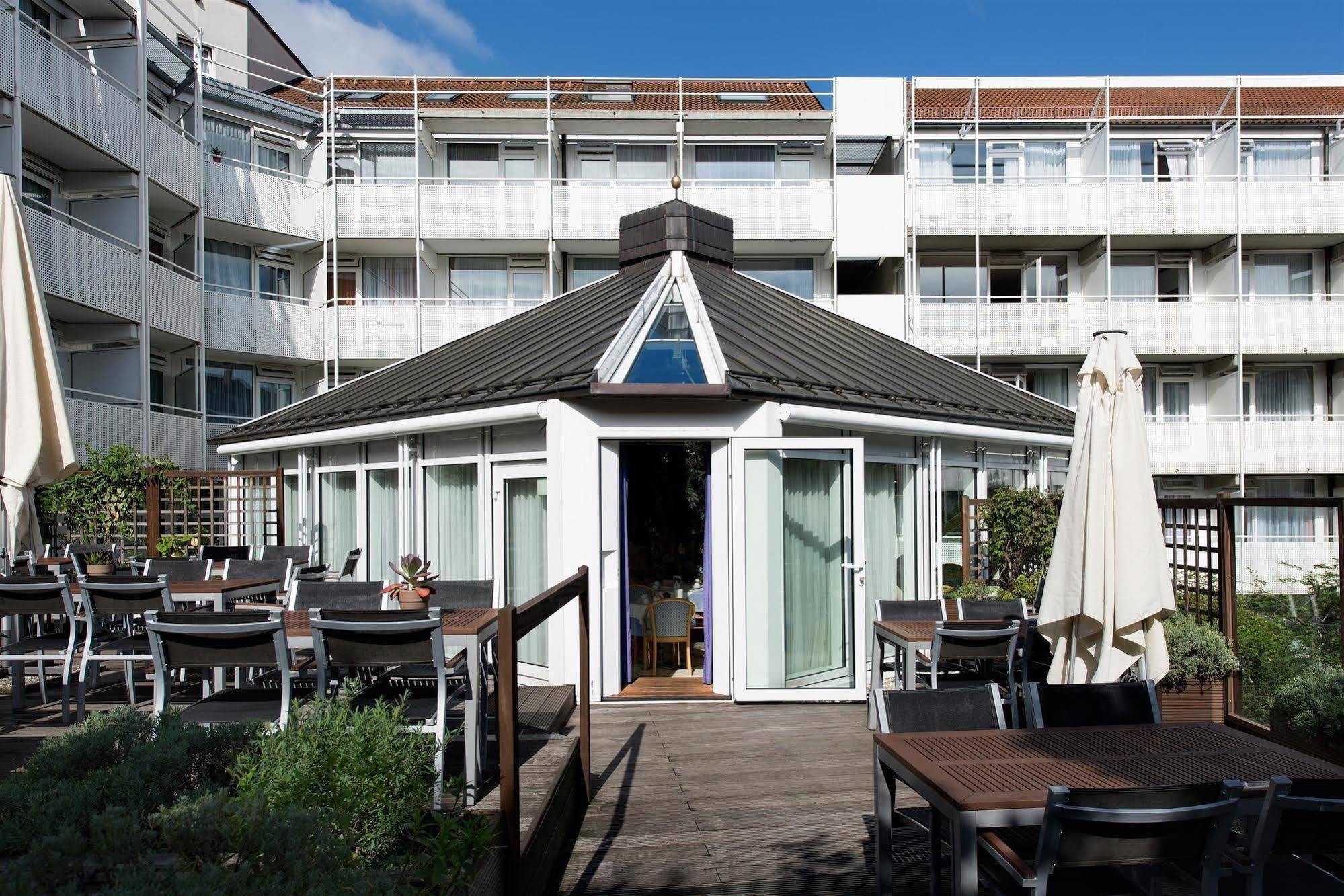 Living Aparthotel
